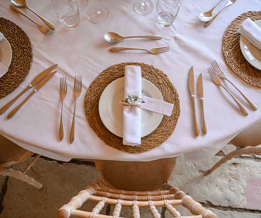 Jenners Barn works with local Cotswold suppliers including florists, caterers and entertainment 